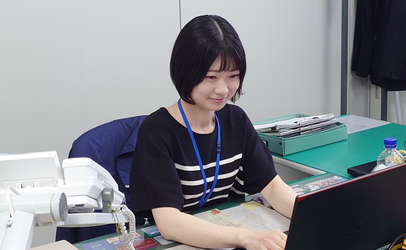 成年後見推進センター職員の仕事中の様子(1人目)